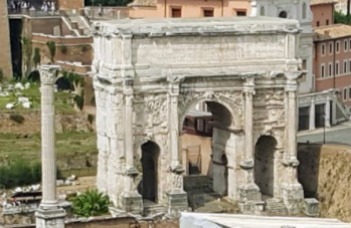 Arch of Septimius Severus , 23 meters arch of 203 AD was the symbolic center of ancient Rome.